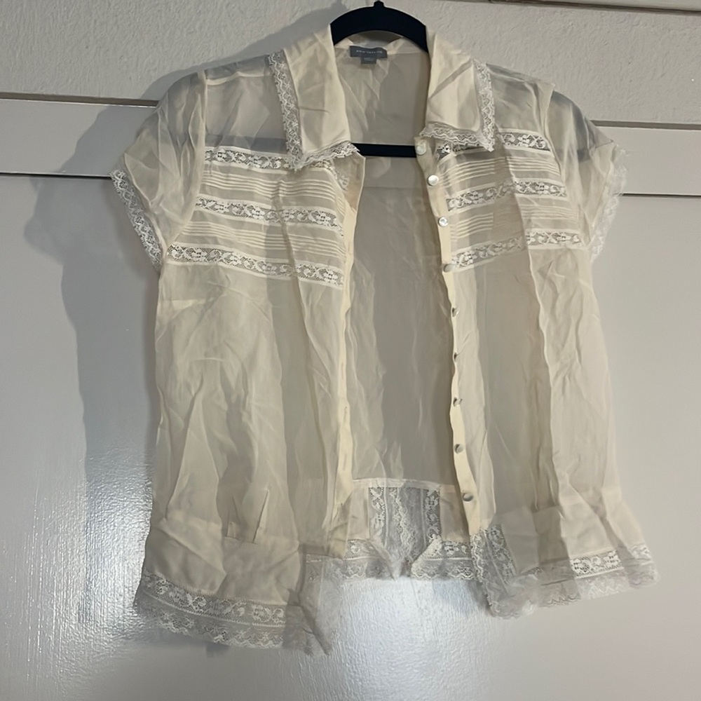 Ann Taylor size small button down blouse